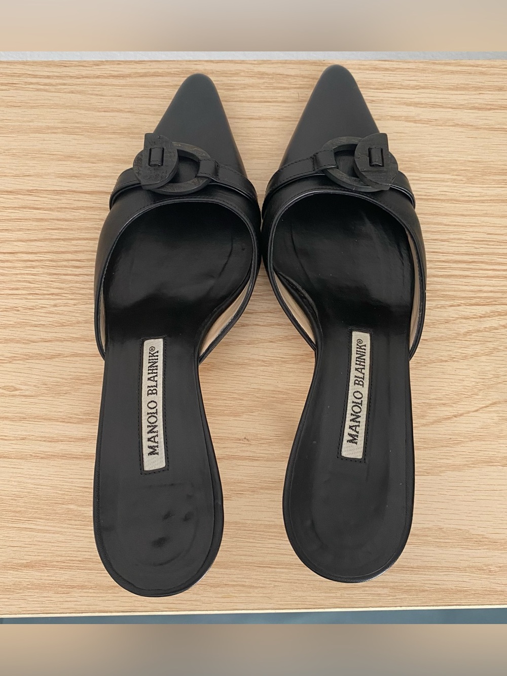 Y2K Manolo Blahnik black leather closed toe mule with kitten heel - Picture 4 of 15
